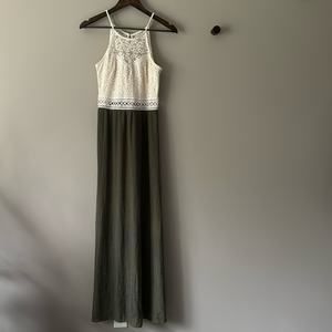 EUC IZ BYER OLIVE GREEN & IVORY MAXI DRESS WITH LACE & EYELET DETAIL SIZE MEDIUM